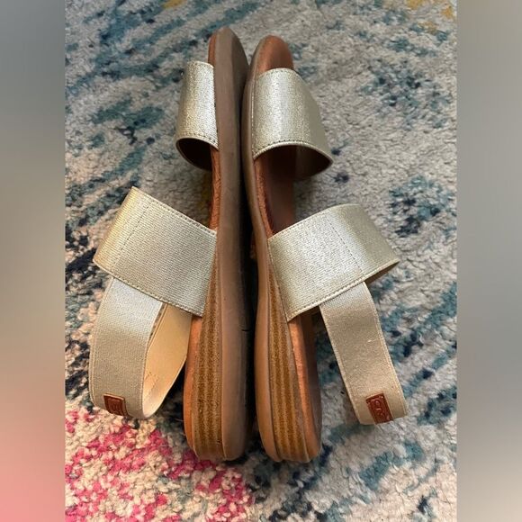 Andre Assous Gold Metallic Slip On Flat Stretch Sandals 8 - Picture 5 of 7